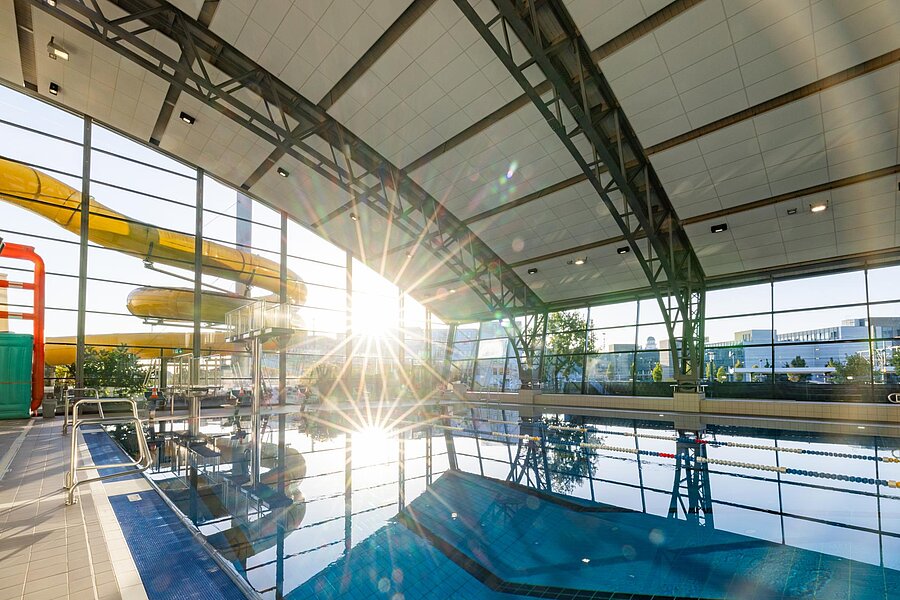 Sportbecken in der Sportlandschaft des Ishara Bades